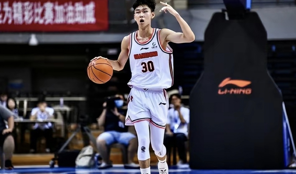新秀崭露头角，备受球迷瞩目的简单介绍